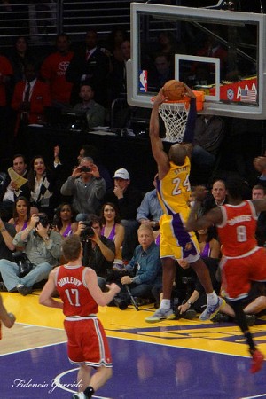 Kobe Dunking | Photo courtesy of Fido via Wiki Commons