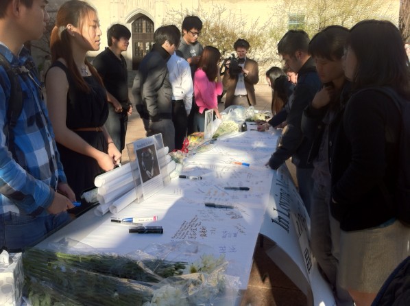Students from the Boston University Chinese Students Association received flowers and condolences on the loss of Ms. Lingzi. | Photo by Allan Lasser