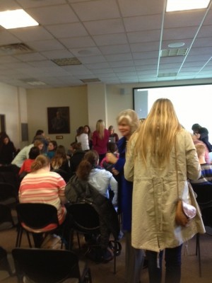 The crowd of youngsters eager to emulate the success of BU alum and NBC Anchor Erica Hill. | Photo by Nicole Seese